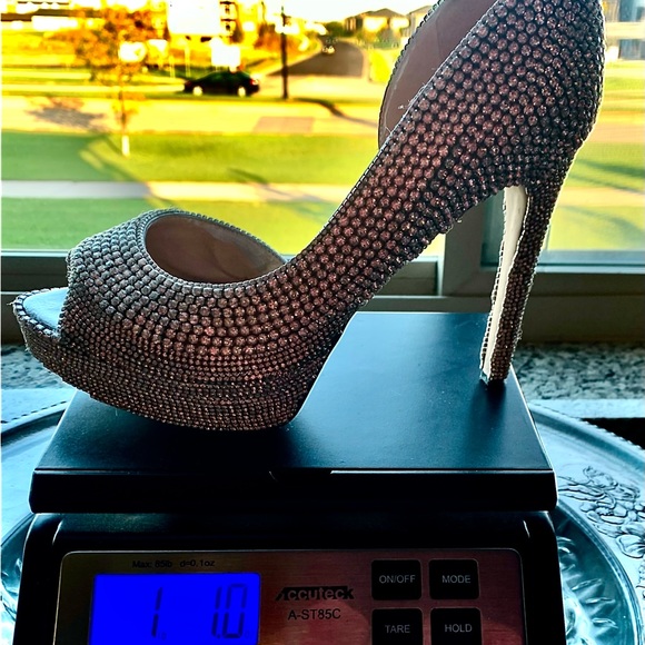 Gorgeous rhinestone pumps 
fully encrusted with matching purse. - size 8 1/2 - Picture 6 of 16